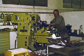 In den Anfängen: Günther Ressel an der Maschine